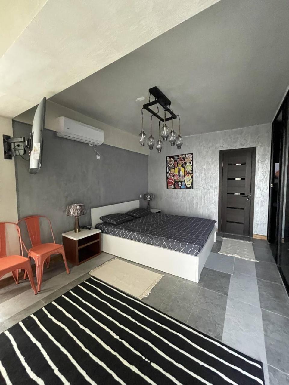 Local Hotel Tashkent Bagian luar foto