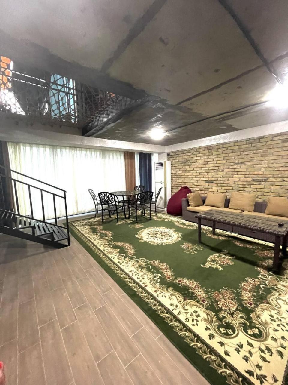 Local Hotel Tashkent Bagian luar foto