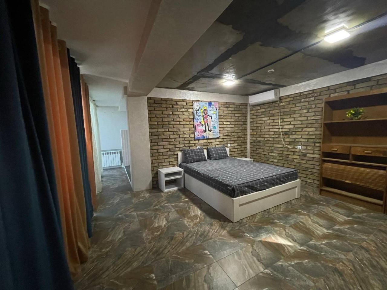 Local Hotel Tashkent Bagian luar foto